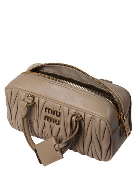 miu miu henkeltasche|Miu Miu Henkeltaschen für Damen online kaufen .